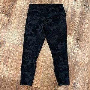 Lululemon Wunder Under Train High-Rise Tight 25” - Black camo size 12
